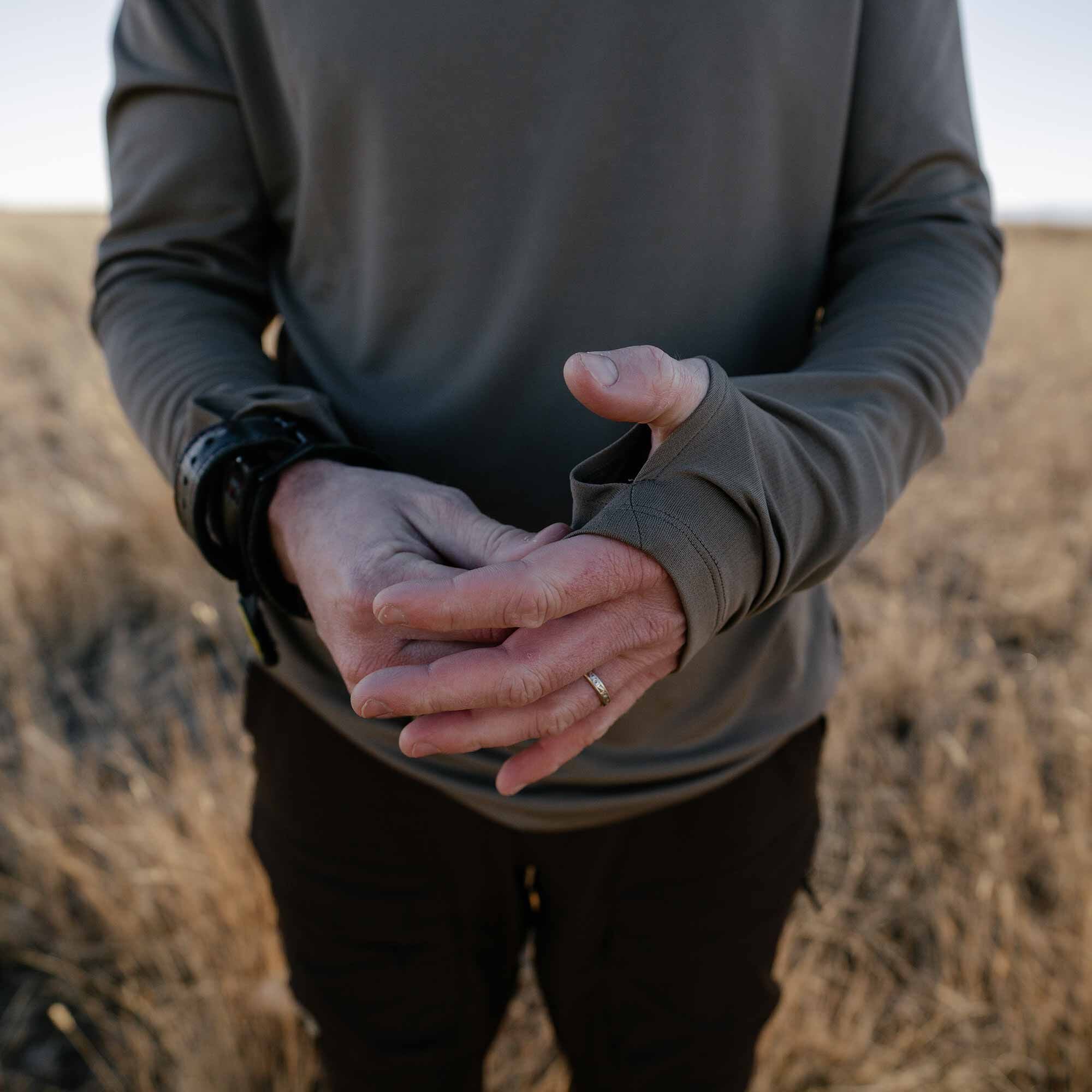 cdn_shop_files_mens-yuma-synthetic-long-sleeve-crew_global_field-2