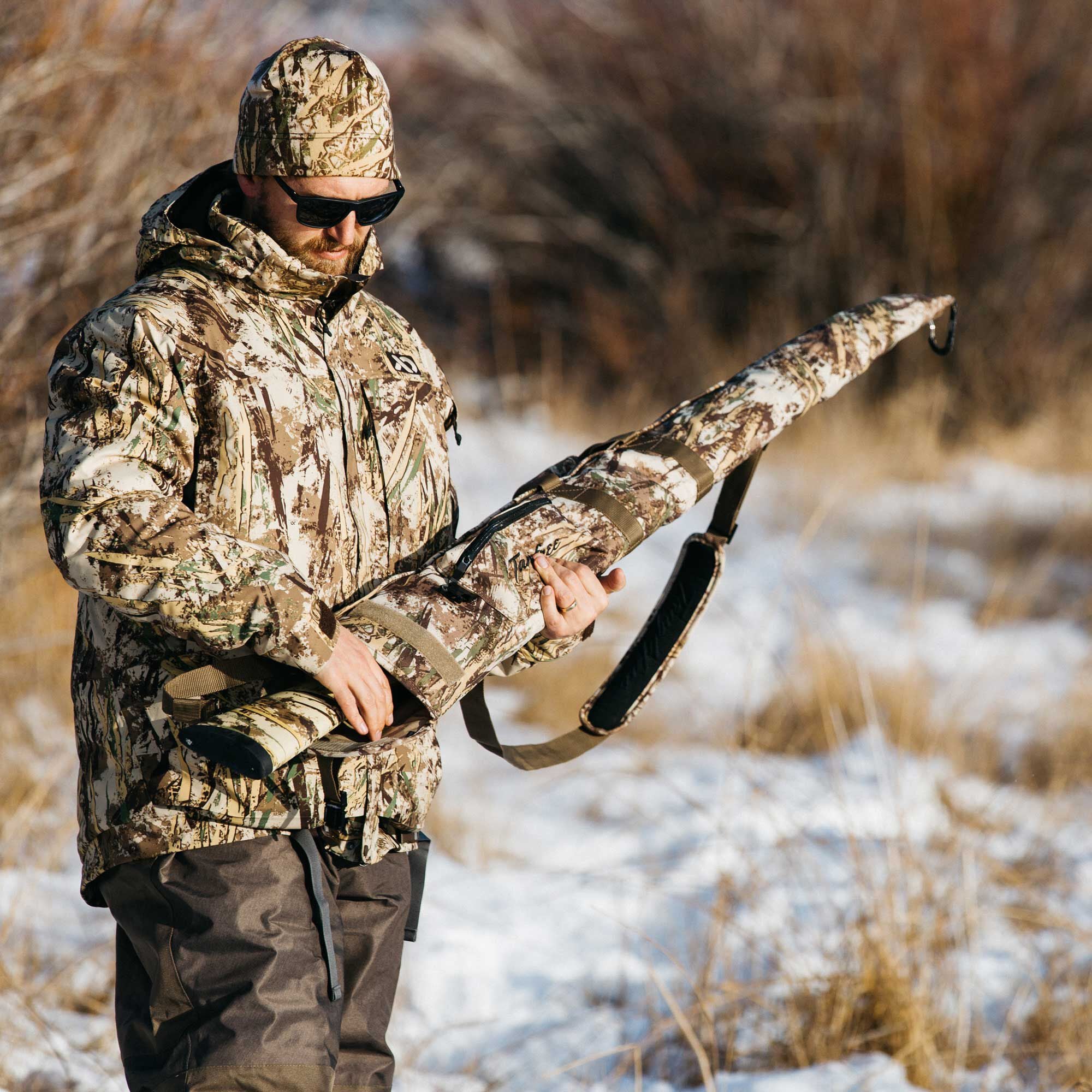 cdn_shop_files_tanglefree-flight-series-floating-gun-case-field-2