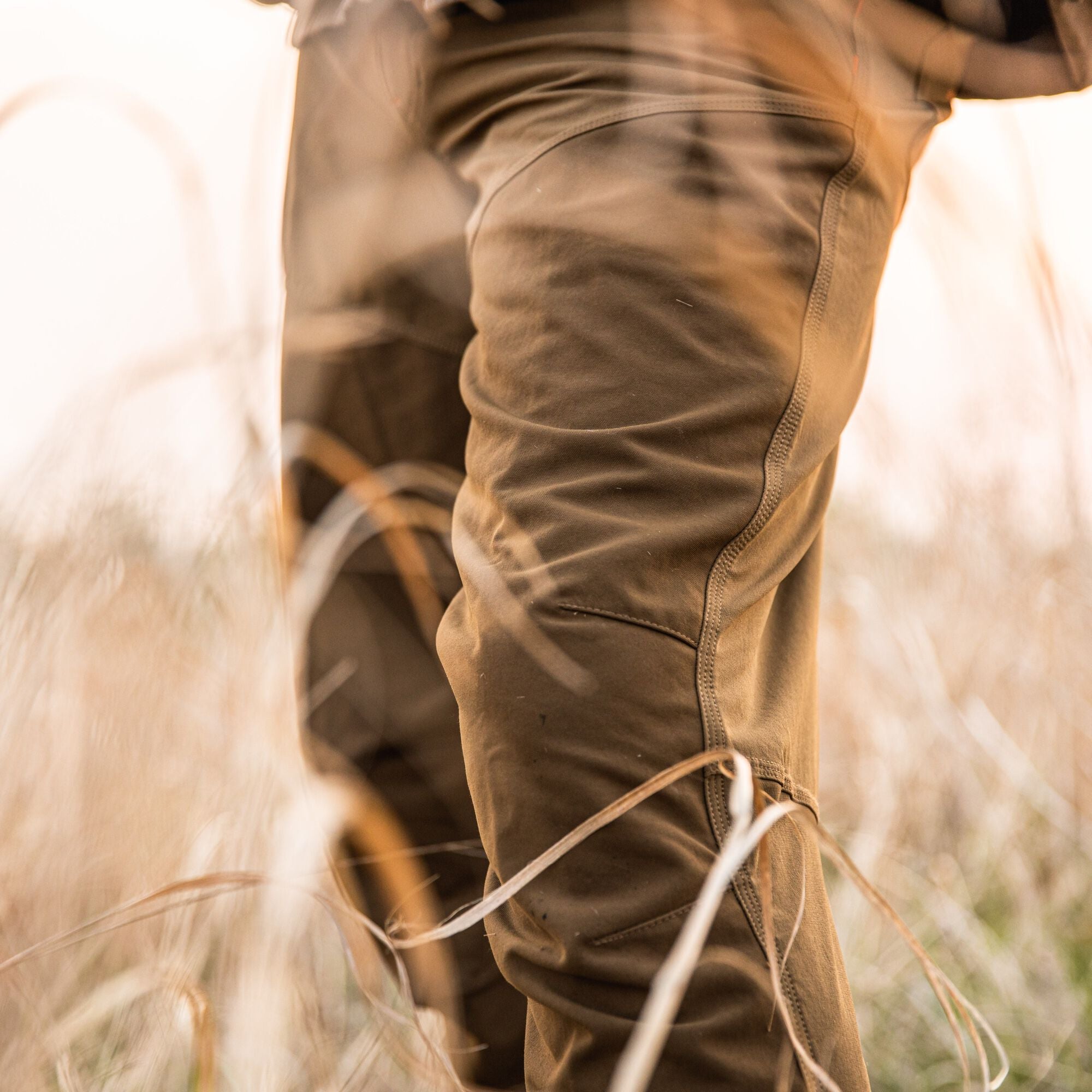 mens-sawbuck-brush-pant_global_dry-earth-knees.jpg