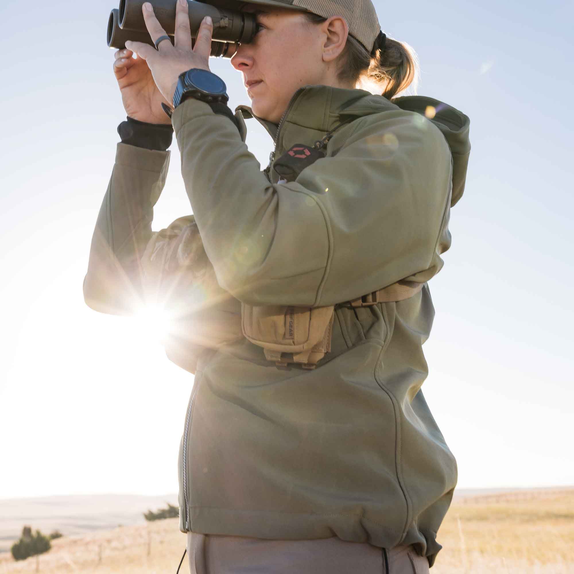 womens-suppressor-jacket_global_field3.jpg